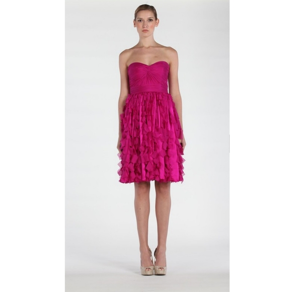 Monique Lhuillier Dresses & Skirts - Sweetheart Neckline Ruched Bodice Tiered Chiffon Cocktail Dress
